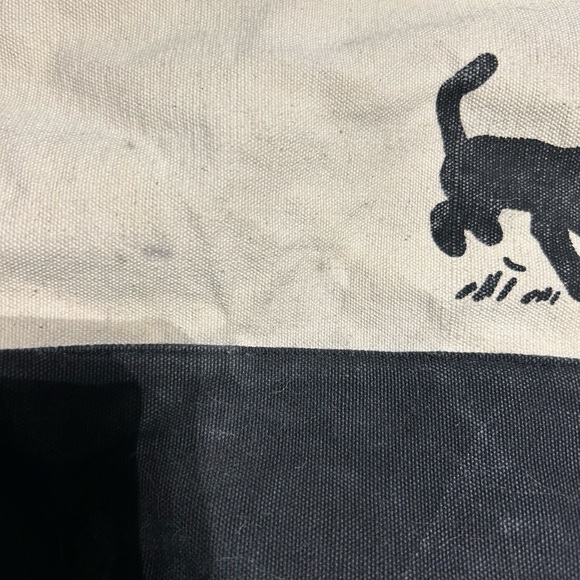 Disney Winnie the Pooh tote bag. Well loved. Some wear discoloration. Zip close. - Picture 8 of 13